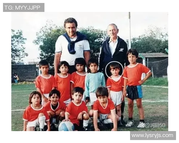 从侏儒到足球巨星他的成长故事令人感动与励志